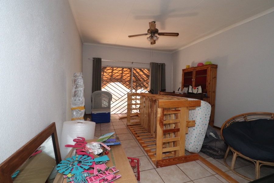 To Let 4 Bedroom Property for Rent in Wilkoppies North West